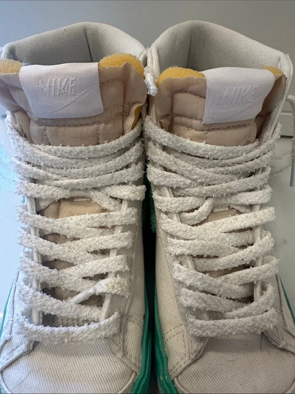 NIKE BLAZER MID ‘77 White and Green Hightop. Women’s Size US 7
